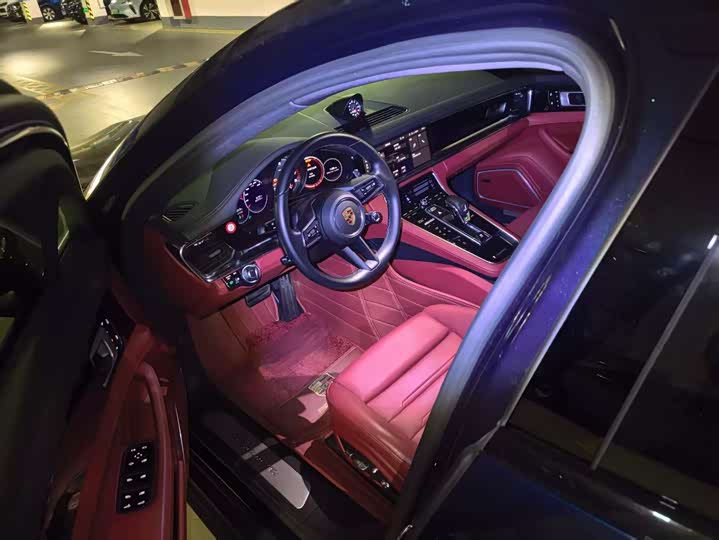 Фото 2 - Porsche Panamera