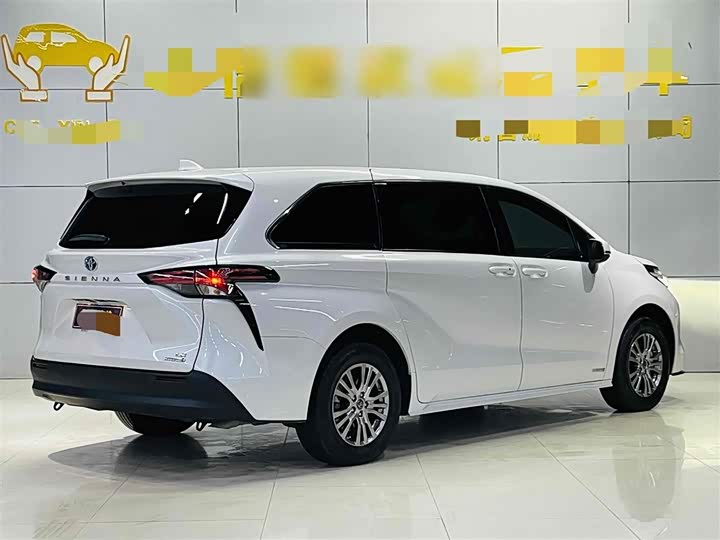 Фото 11 - Toyota Sienna