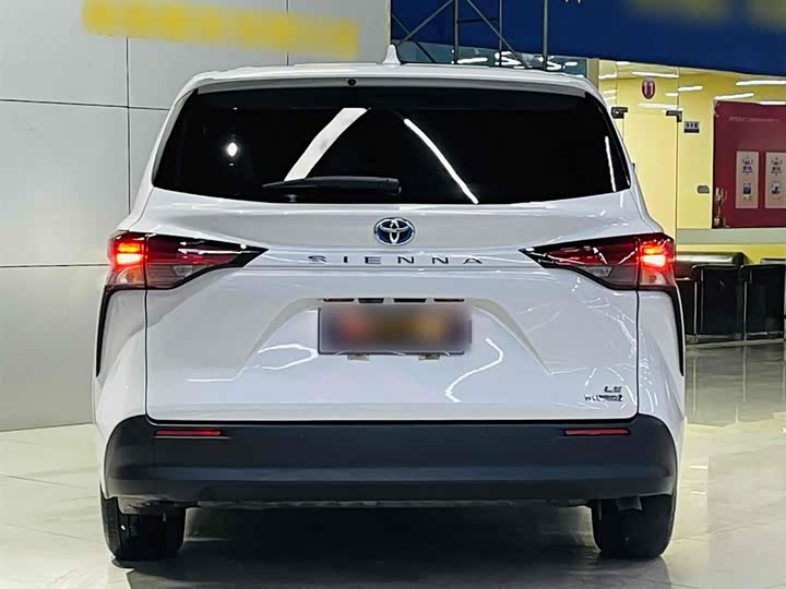 Фото 15 - Toyota Sienna