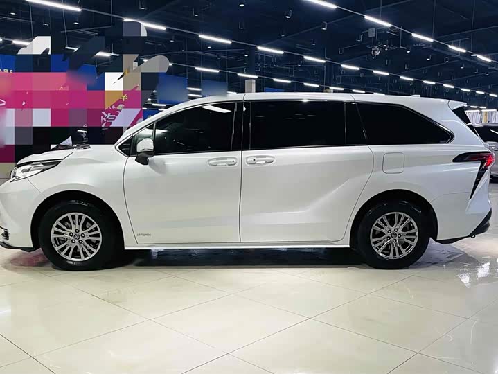 Фото 16 - Toyota Sienna