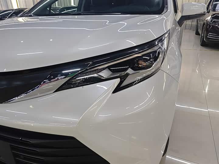 Фото 3 - Toyota Sienna