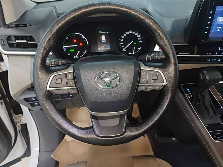 Фото 7 - Toyota Sienna