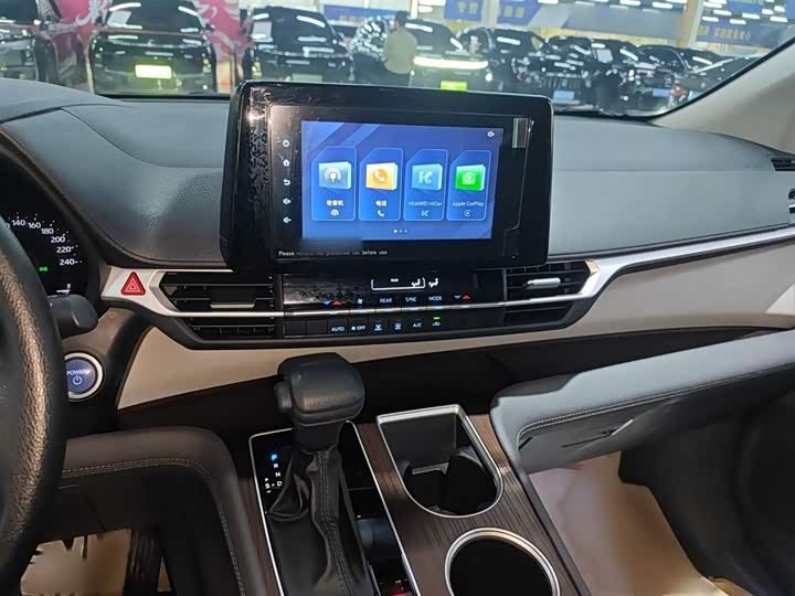 Фото 9 - Toyota Sienna