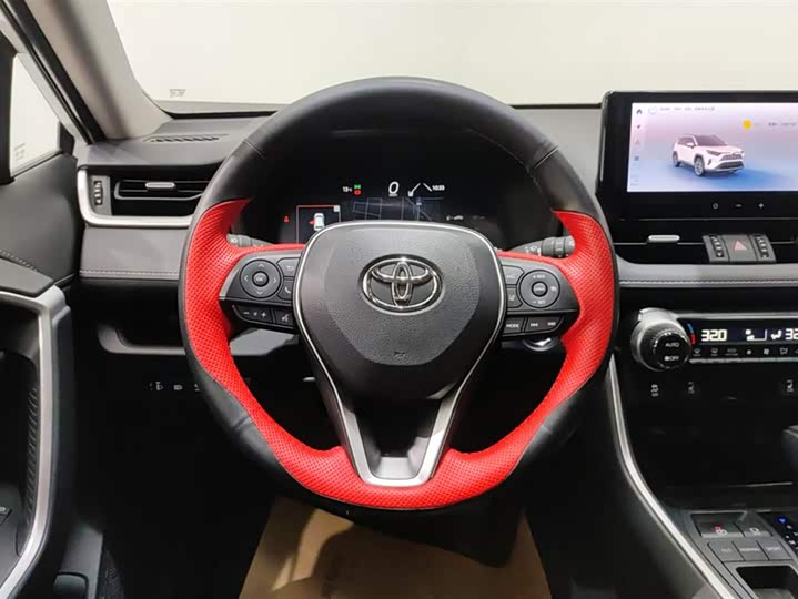 Фото 15 - Toyota RAV4