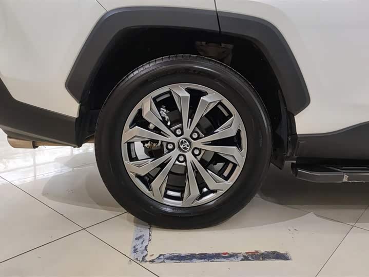 Фото 6 - Toyota RAV4