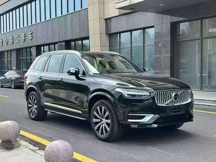 Фото 3 - Volvo XC90