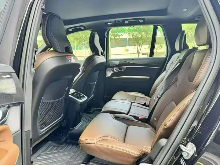 Фото 9 - Volvo XC90