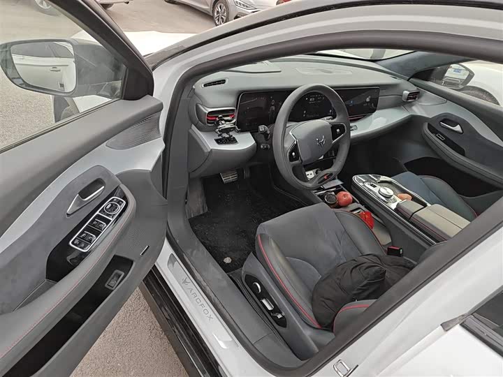 Фото 16 - BAIC Arcfox Alpha S