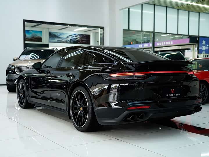 Фото 18 - Porsche Panamera