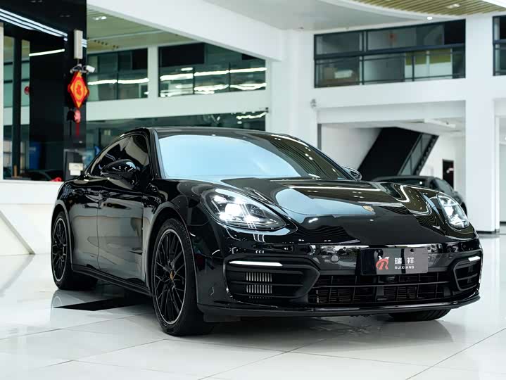 Фото 3 - Porsche Panamera