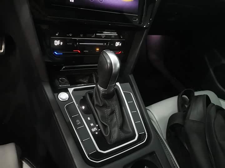 Фото 14 - Volkswagen Magotan