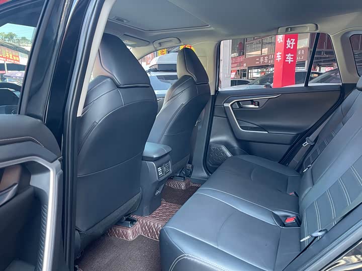 Фото 6 - Toyota Wildlander