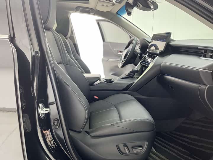 Фото 11 - Toyota Harrier