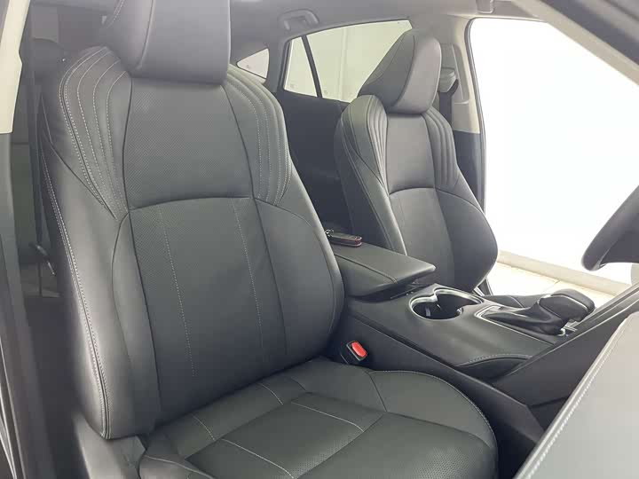 Фото 14 - Toyota Harrier