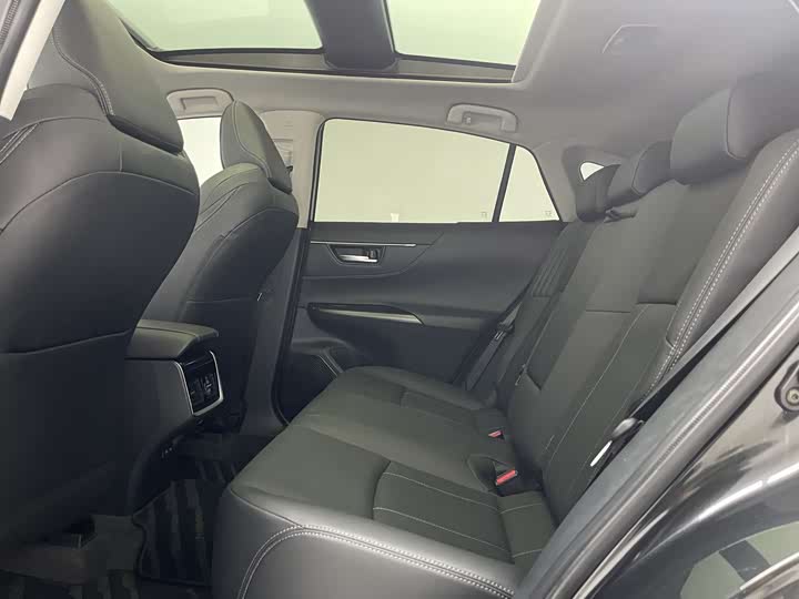 Фото 27 - Toyota Harrier