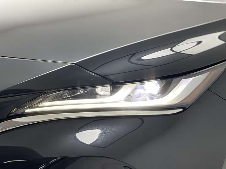 Фото 3 - Toyota Harrier