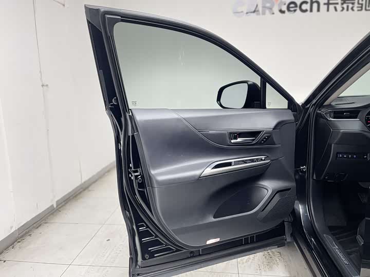 Фото 32 - Toyota Harrier