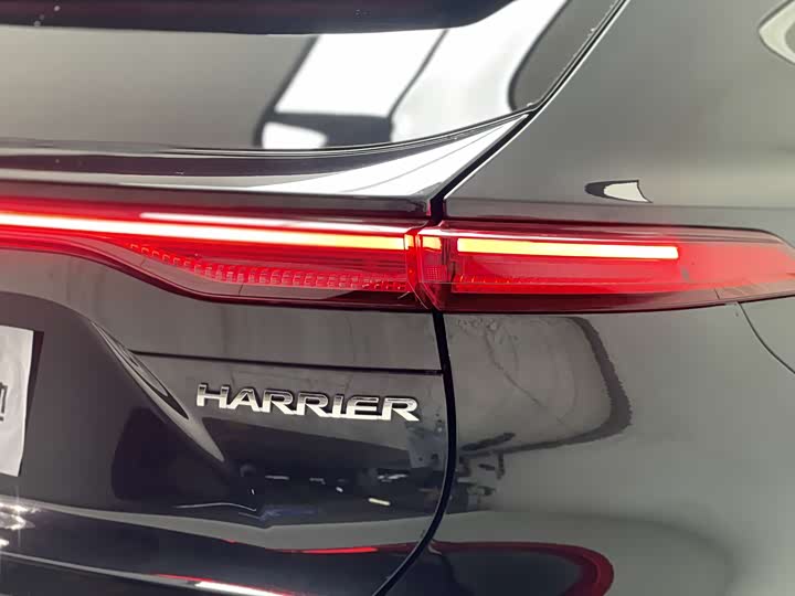 Фото 36 - Toyota Harrier