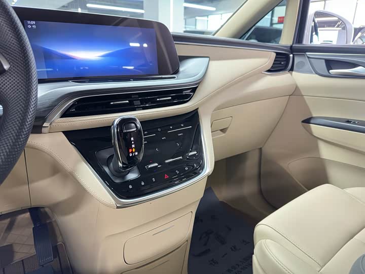 Фото 15 - Buick GL8 ES