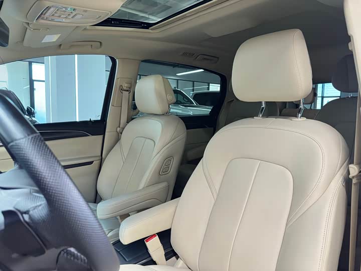 Фото 18 - Buick GL8 ES