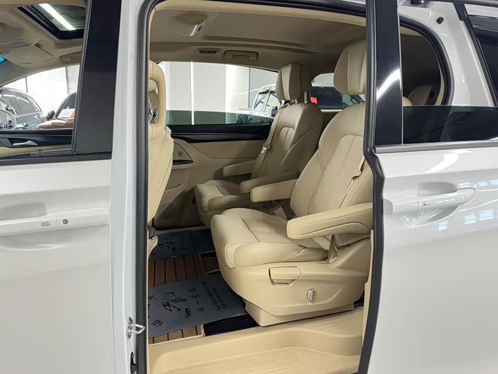 Фото 19 - Buick GL8 ES