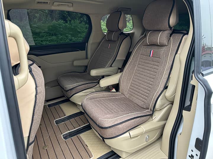 Фото 30 - Buick GL8 ES