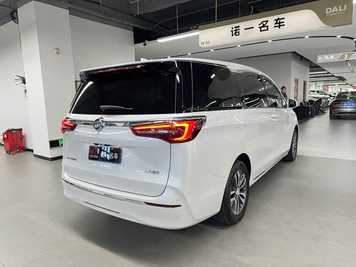 Фото 4 - Buick GL8 ES