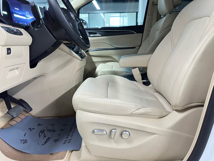 Фото 8 - Buick GL8 ES