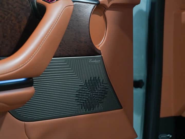 Фото 11 - BYD Yangwang U8