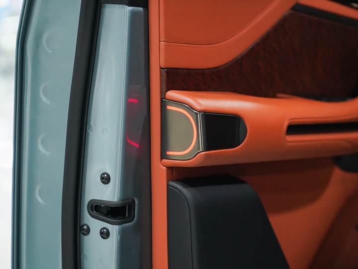 Фото 14 - BYD Yangwang U8