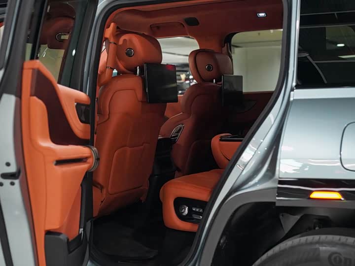 Фото 21 - BYD Yangwang U8