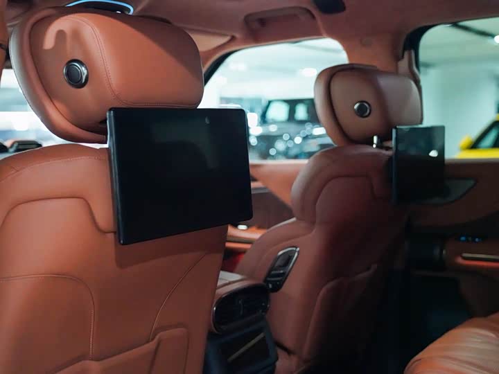 Фото 22 - BYD Yangwang U8