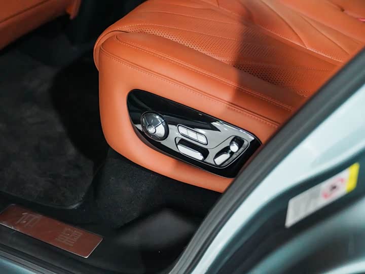 Фото 23 - BYD Yangwang U8