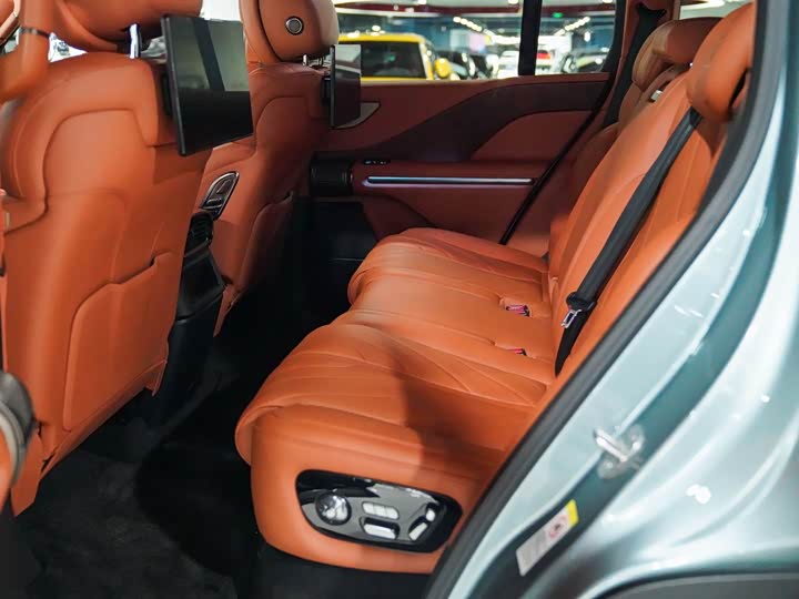 Фото 24 - BYD Yangwang U8