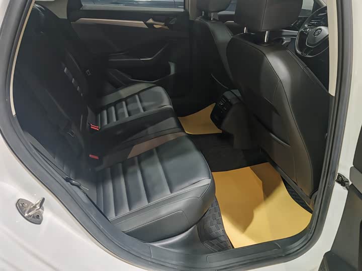 Фото 10 - Volkswagen Sagitar L