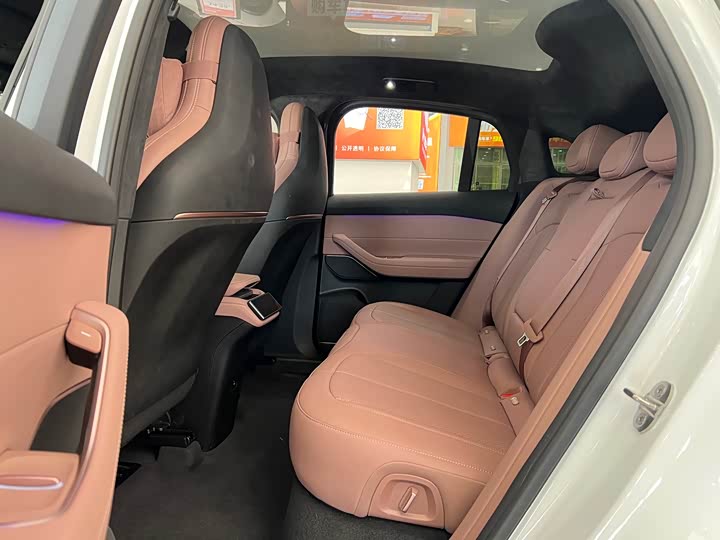 Фото 10 - Nio EC6