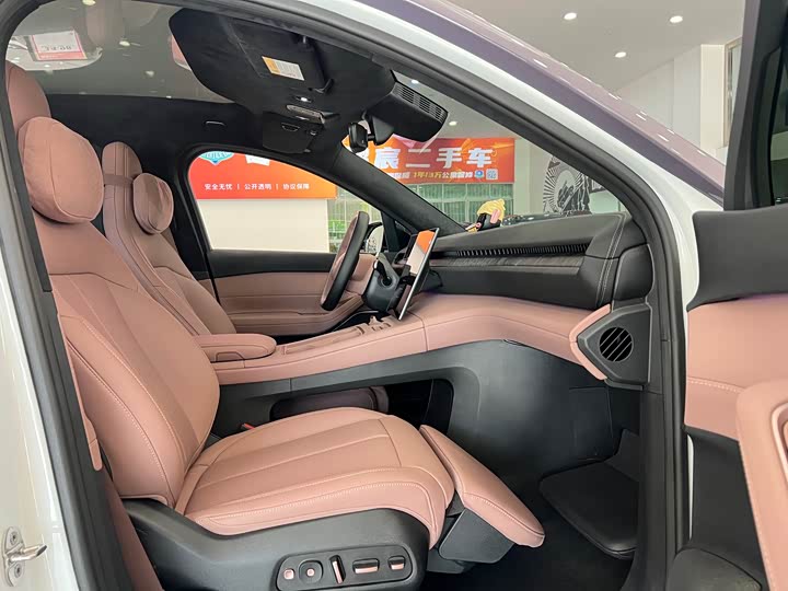 Фото 13 - Nio EC6