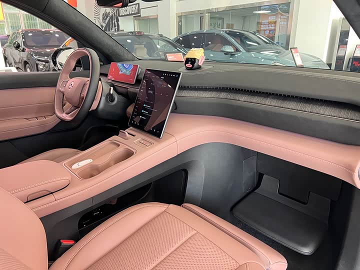 Фото 14 - Nio EC6