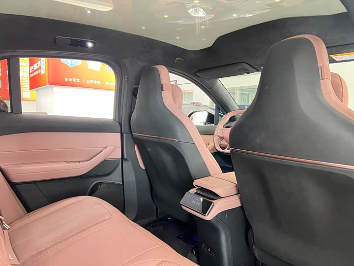 Фото 15 - Nio EC6