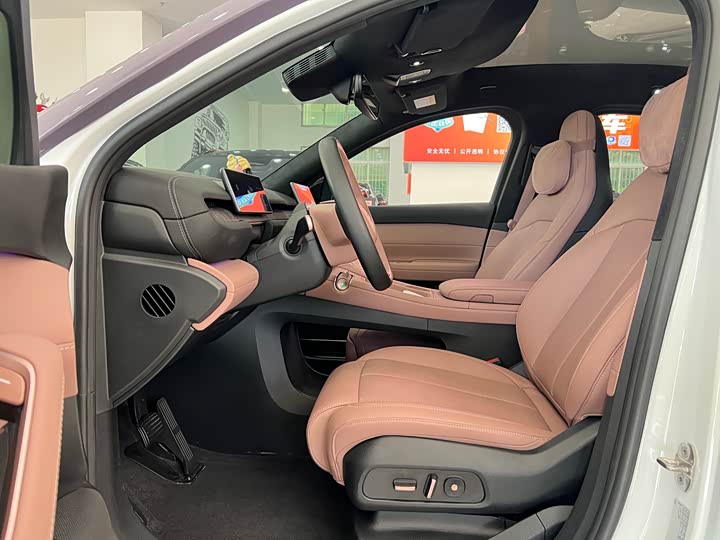 Фото 9 - Nio EC6