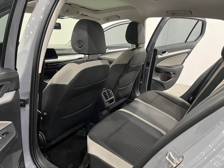 Фото 6 - Volkswagen Golf