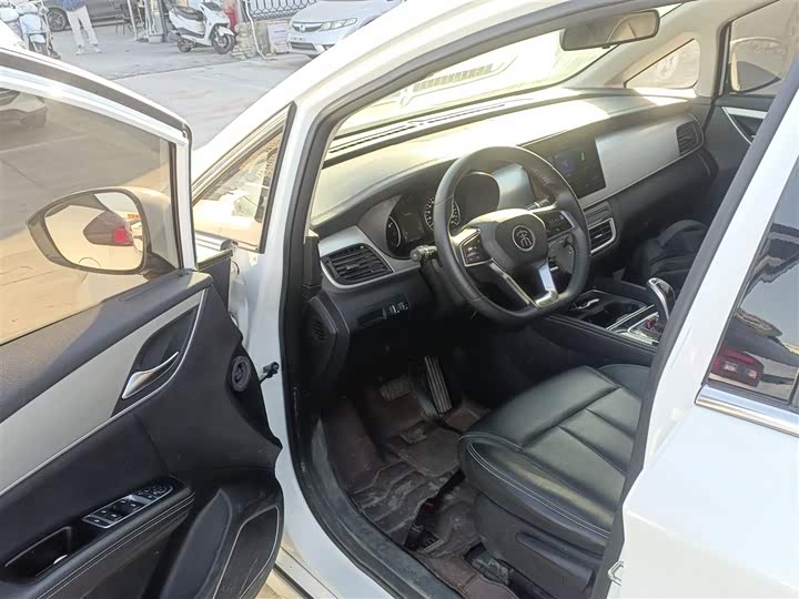 Фото 16 - BYD Song Max