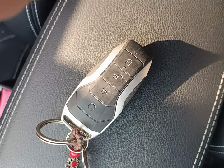 Фото 9 - BYD Song Max