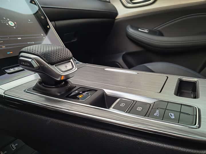 Фото 15 - Roewe RX5