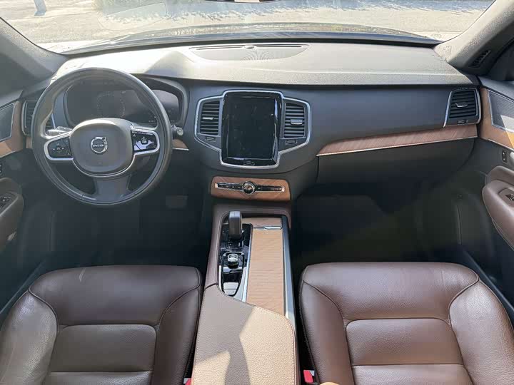 Фото 7 - Volvo XC90