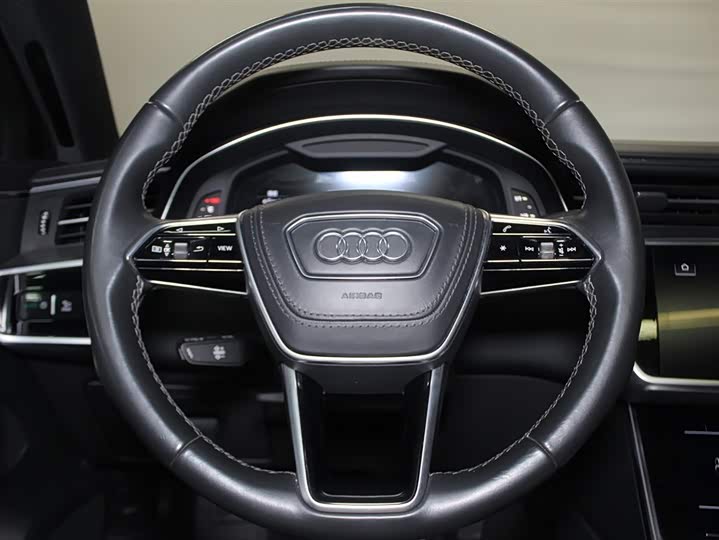Фото 10 - Audi A6L