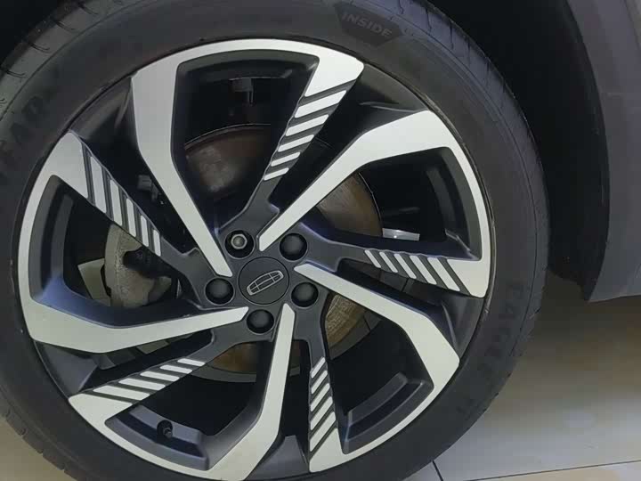 Фото 14 - Geely Monjaro