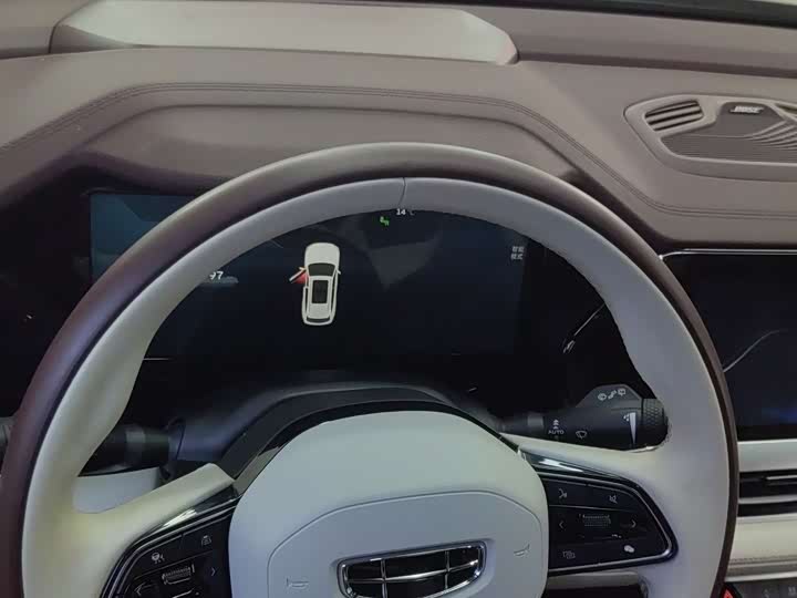 Фото 17 - Geely Monjaro