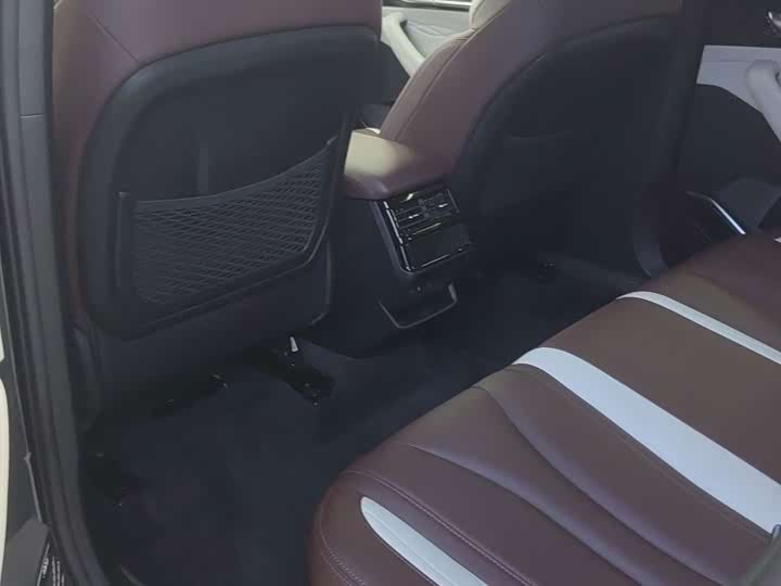 Фото 21 - Geely Monjaro