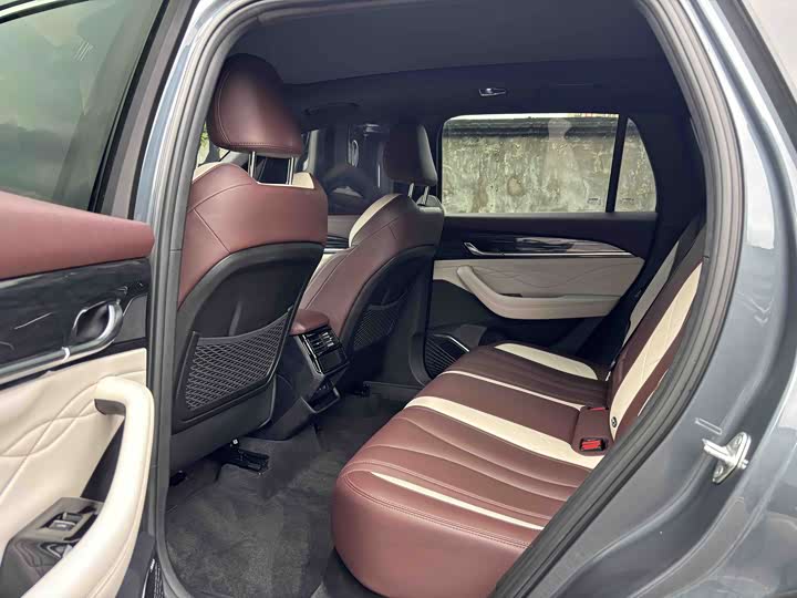 Фото 7 - Geely Monjaro